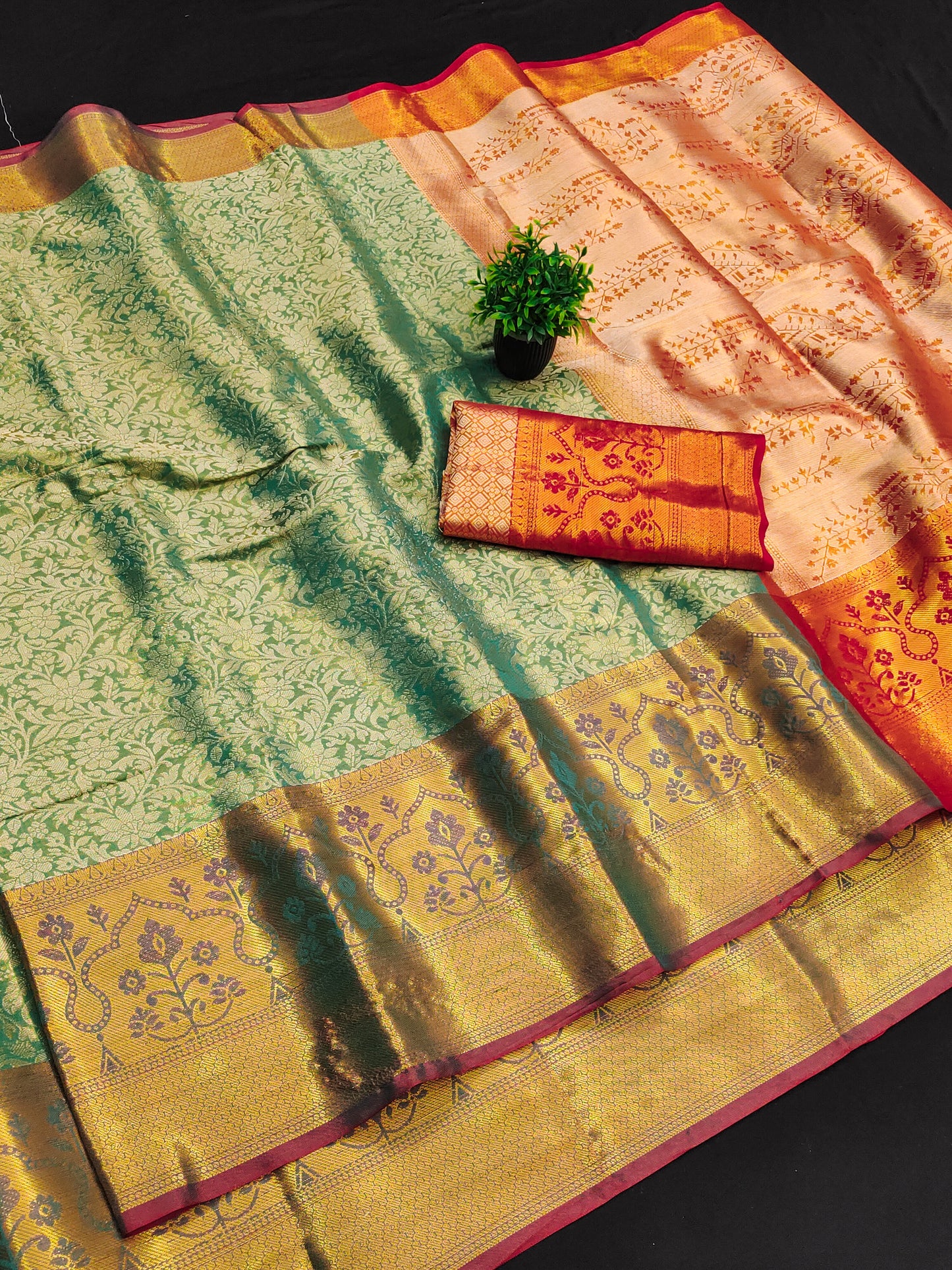 Premium Kanjivaram Banarasi Silk Saree – Traditional Bridal Wear