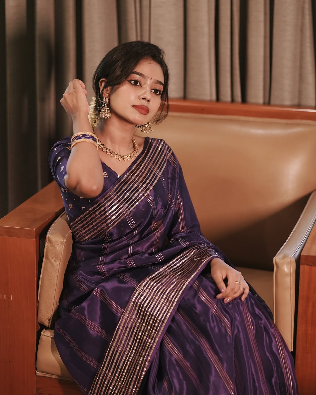 Elegant Viscose Silk Saree with Gold Lines – Traditional Charm